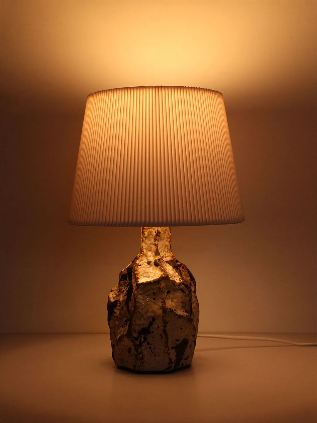 earthern charm table lamp