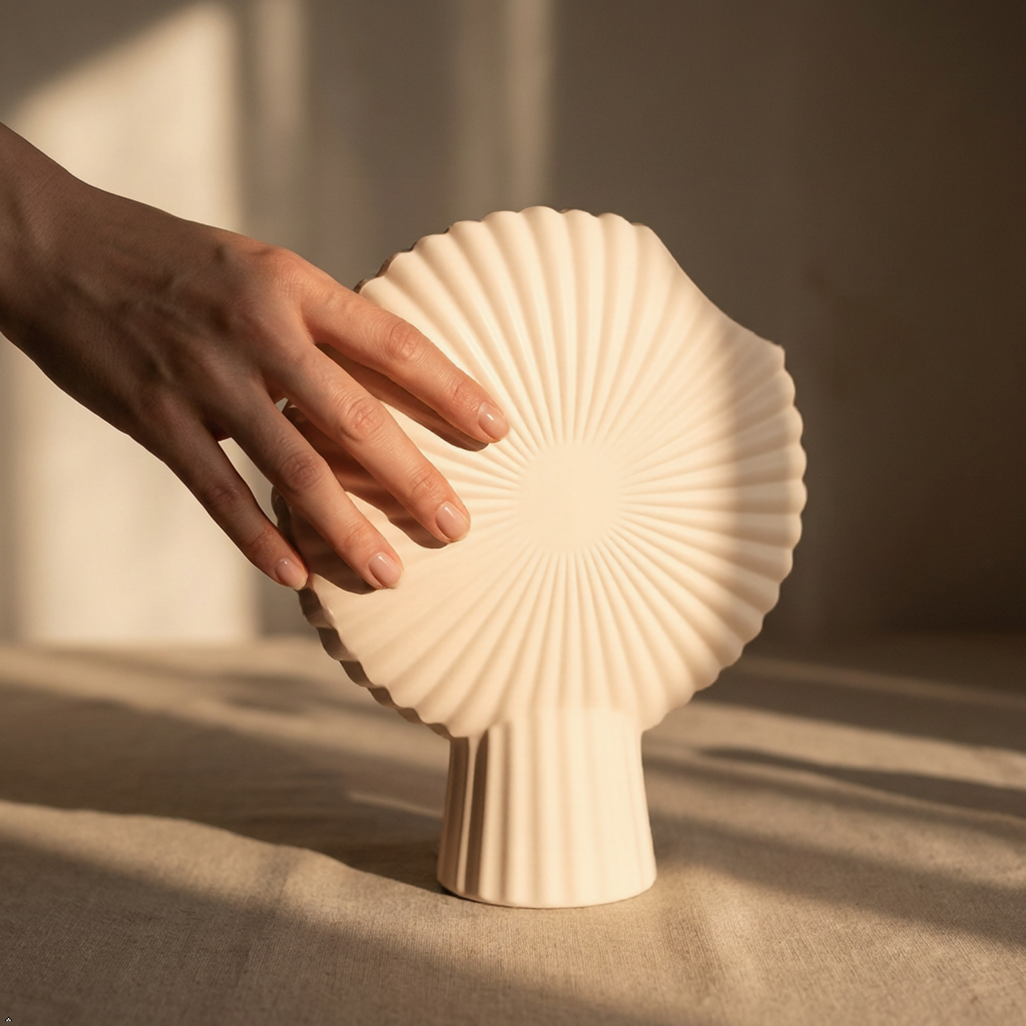 Elegant Scallop Shell Decorative Table Vase